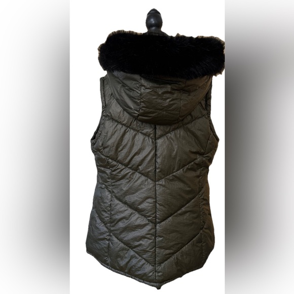 NWOT🔥Michael Kors Puffer Vest Faux Fur Lining - Picture 10 of 16